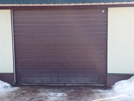 Подъемные ворота Alutech на гараж фото