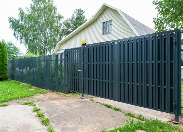 Ворота откатные автоматические на сваях из штакетника фото 1