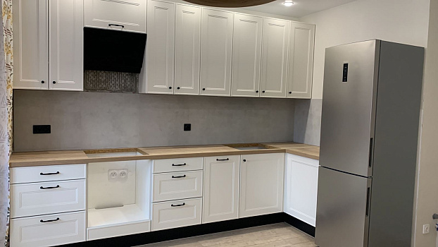 Классическая кухня «Агарто» белого цвета фото