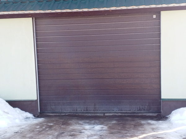 Подъемные ворота Alutech на гараж фото 3