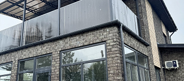 Остекление частного дома панорамными окнами Aluplast фото