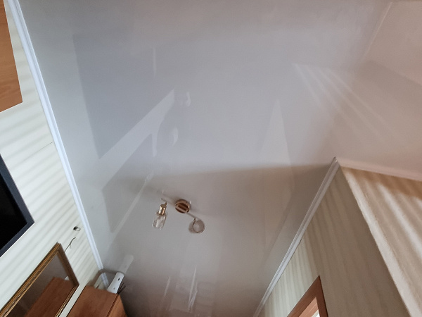 Натяжной потолок с глянцевым полотном Pongs фото 3