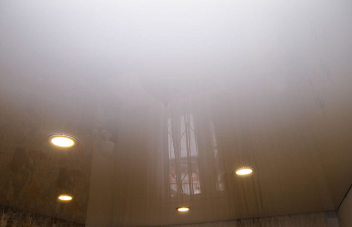 Установили глянцевый потолок бренда MSD в спальне площадью - 9 м2 фото 2