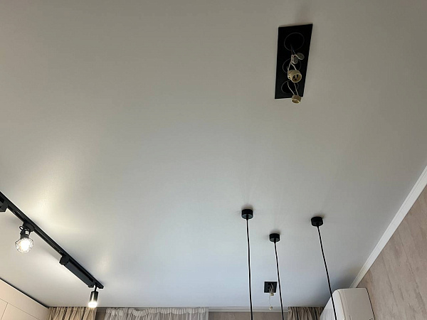 Белый теневой потолок под ключ фото 3