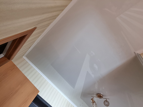 Натяжной потолок с глянцевым полотном Pongs фото 2