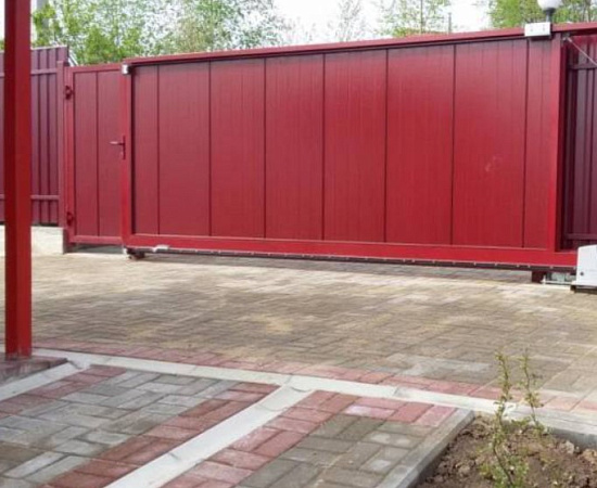 Поставили в частный дом заказчику автоматические откатные ворота DoorHan с блоком автоматики фото 1