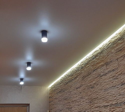 Установили матовый натяжной потолок в коридор площадью 6,24 м2 фото 3