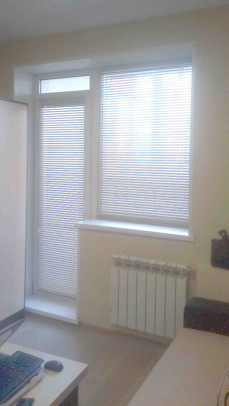 Алюминиевые горизонтальные жалюзи белого цвета фото 2