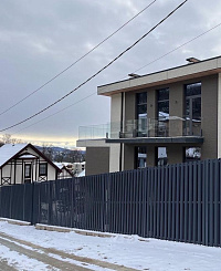 Забор из евроштакетника в шахматном порядке фото 2