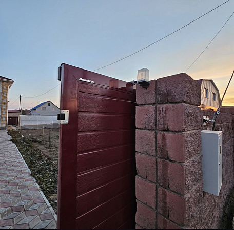 Установка откатных ворот DoorHan с отдельностоящей калиткой фото 3