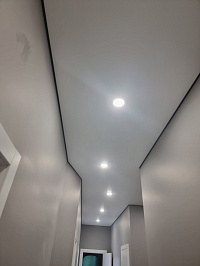 Натяжной потолок Bauf в прихожей 9,2 кв.м фото 2