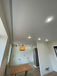 Натяжной теневой потолок из сатинового полотна фото 4