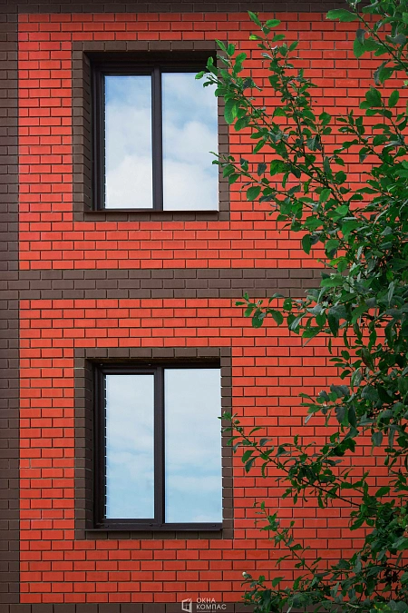 Изготовление и установка 8 цветных пластиковых окон в загородный дом фото 3