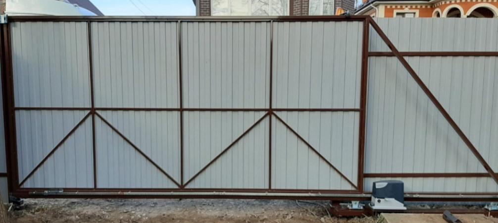 Откатные ворота на винтовых сваях фото 2