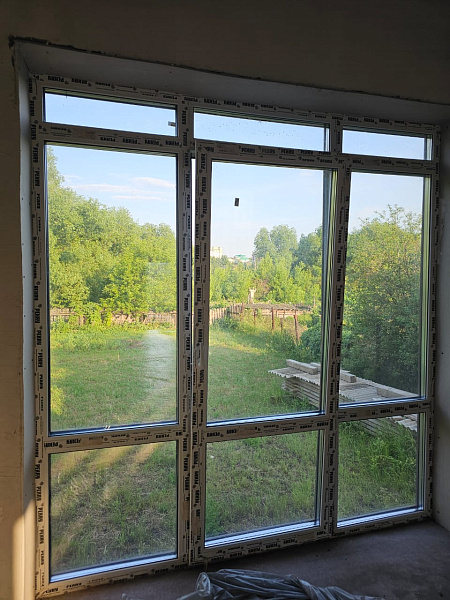 Окно с встроенной дверью для выхода на улицу фото 3