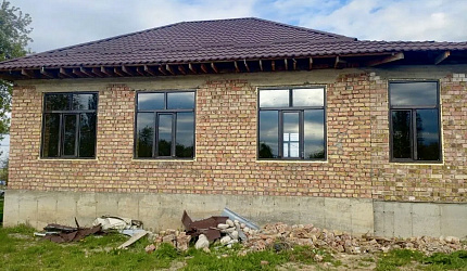 Окна для реновированного кирпичного загородного дома фото