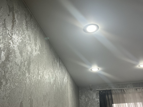 Натяжной потолок для гостиной фото 4