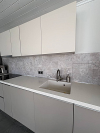 Изготовление и монтаж недорогой прямой кухни 3,8 м в частном доме фото 3