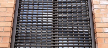 Установили антивандальные рольставни в офис фото