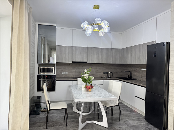 Завершили монтаж угловой кухни со стеклянным атриумом фото 5