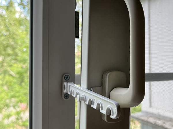 Замена двухстворчатого пластикового окна в квартире фото 3