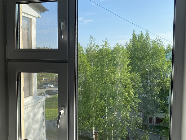 Замена двухстворчатого окна на новое Rehau в квартире фото 2