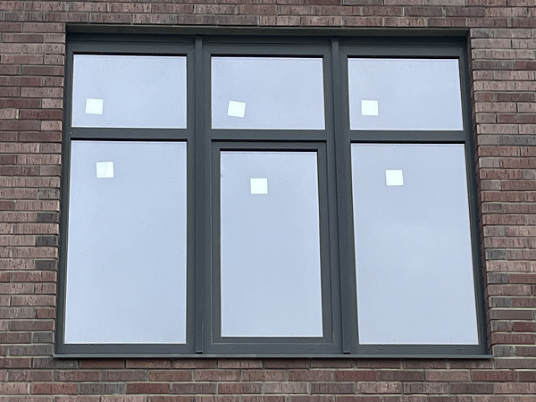 Замена трехстворчатого окна в офисе фото 1