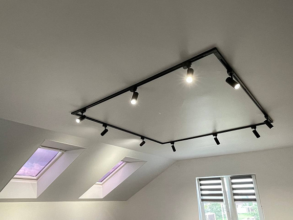 Монтаж натяжного потолка на мансарде  фото 1