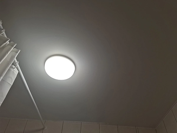 Выполнили заказ на потолок DESCOR в однокомнатной квартире фото 2