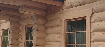 Остекление дома из бревна деревянными окнами фото