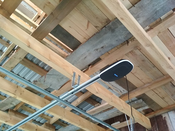 Установили гаражные секционные ворота Алютех фото 3