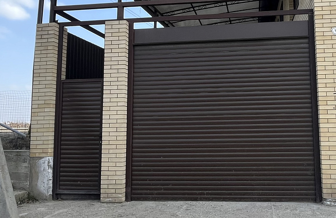 Подъемные ворота для частного дома фото 1