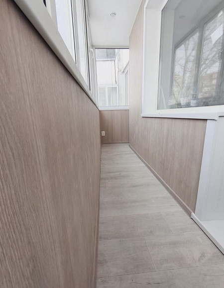 Остекление балкона с утеплением и отделкой фото 5