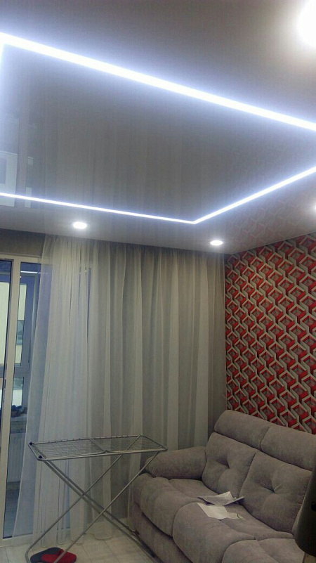 Выполнили потолки со встроенными световыми линиями и спотами в квартире площадью 57 м2  фото 3