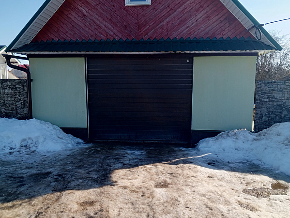 Подъемные ворота Alutech на гараж фото 2