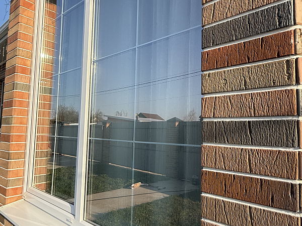 Остекление коттеджа пластиковыми окна Rehau со шпросами фото 3