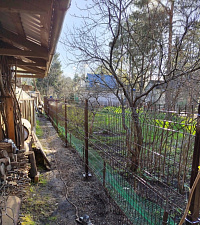 Изготовление и установка сварного забора, а также ограждения из сварной 3D сетки Гиттер на винтовых сваях фото 3