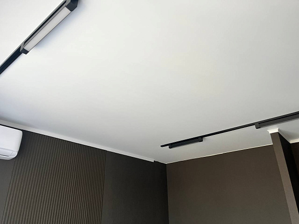 Выполнили заказ на установку теневого потолка фото 1