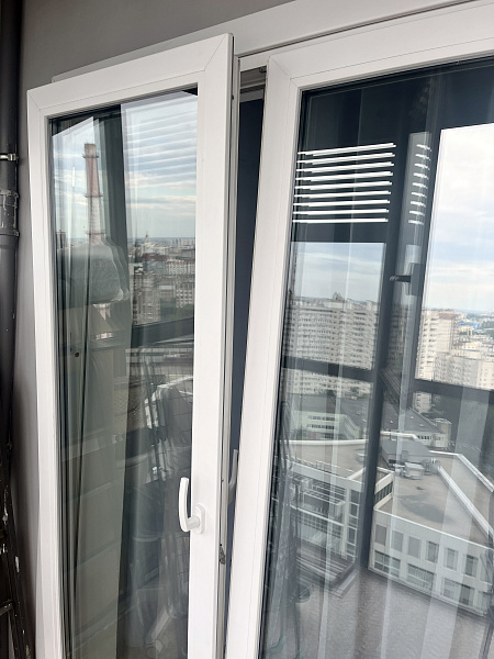 Пластиковые окна-двери высокого качества с белой структурой фото 3