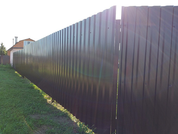 Ограждение по периметру участка из одностороннего профнастила - 270 метров фото 2