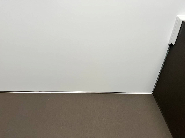 Выполнили заказ на установку теневого потолка фото 3