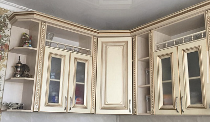 Изготовили для заказчика угловую кухню в классическом стиле фото