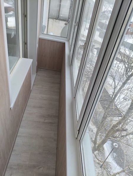 Остекление балкона с утеплением и отделкой фото 2