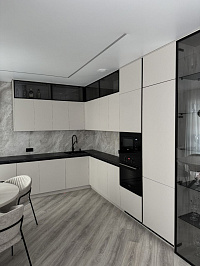 Белая угловая кухня с фасадом из МДФ фото 2