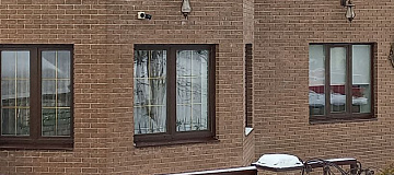 Ламинированные пластиковые окна для частного дома (коттеджа) фото