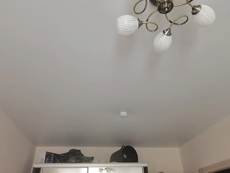 Выполнили заказ на потолок DESCOR в однокомнатной квартире фото