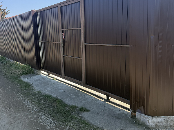 Откатные ворота на стальном профиле фото 3