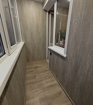 Остекление и отделка балкона пластиковыми окнами Рехау фото 4