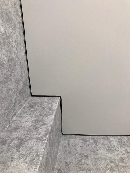 Парящий натяжной потолок с матовым полотном белого цвета фото 3