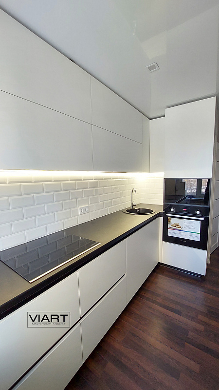 Белая матовая кухня в стиле модерн фото 2